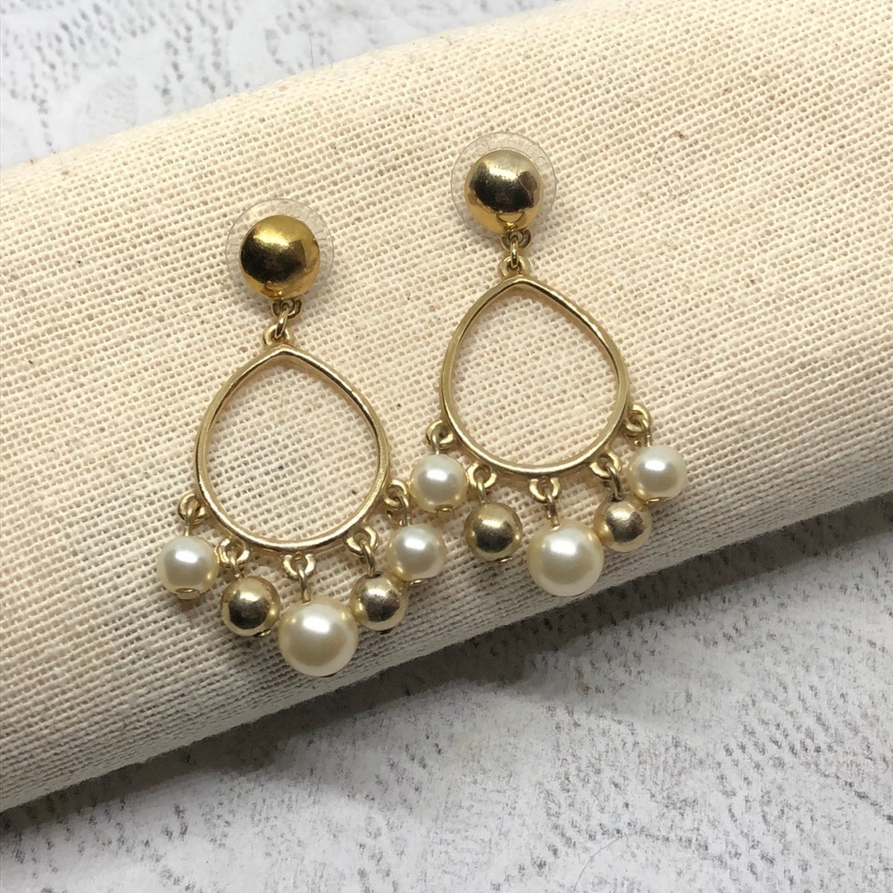 Retro Style Dillards Dressy Costume Earrings Gold Tone Faux Pearls Dangle Drop 10$